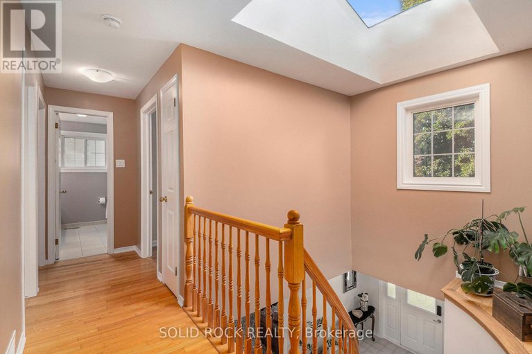 28813811/1674-sansonnet-street-s/chapel-hill/ottawa/ontario/K1C5Y6_19