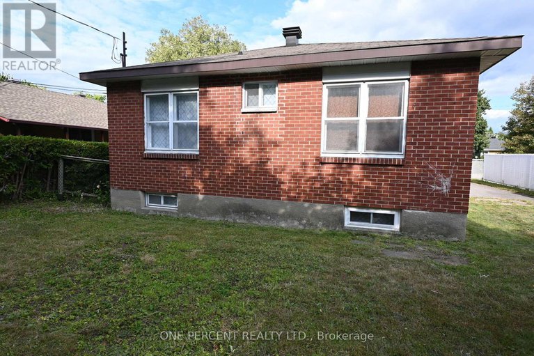 28759293/944-eve-street/overbrookcastle-heights/ottawa/ontario/K1K3R4_4