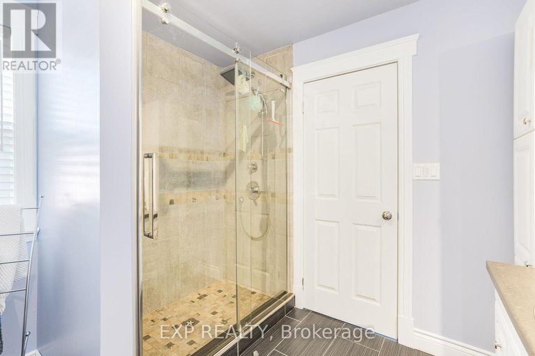 28642527/93-high-street/vankleek-hill/champlain/ontario/K6A1B4_14