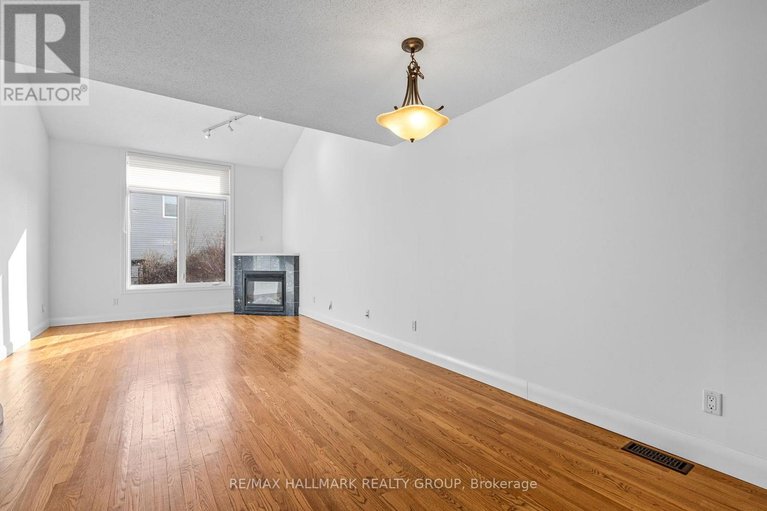 29546606/988-lucille-way/notting-hillsummerside/ottawa/ontario/K4A4J2_8