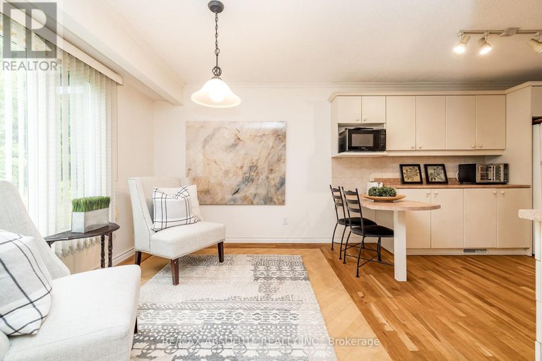 28797061/7-ramsgate-private-e/mooneys-bayriverside-park/ottawa/ontario/K1V8M4_15