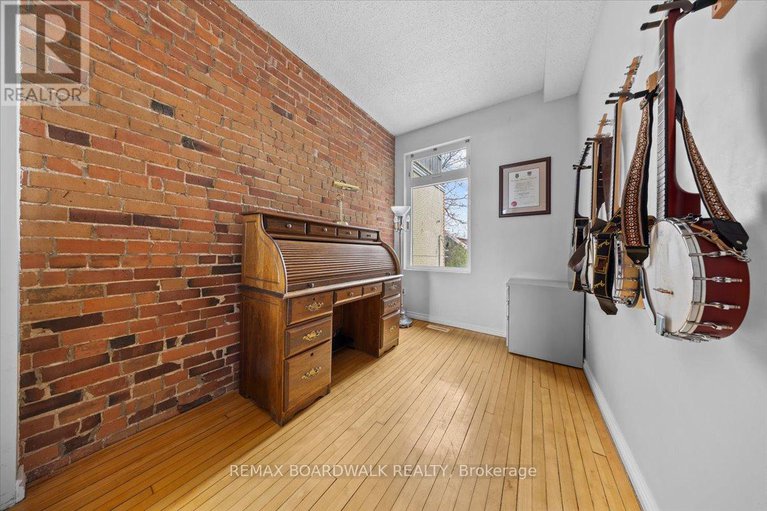 29377343/32-waverley-street/ottawa-centregolden-triangle/ottawa/ontario/K2P0T9_28