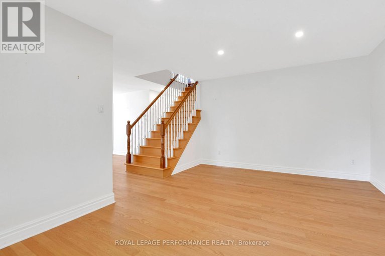 29066042/3804-autumnwood-street/emerald-woodssawmill-creek/ottawa/ontario/K1T2G8_14