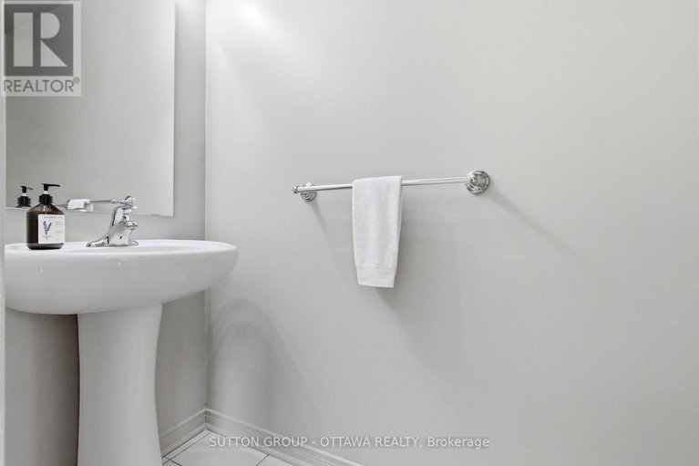 29328129/249-fir-lane/kemptville/north-grenville/ontario/K0G1J0_16