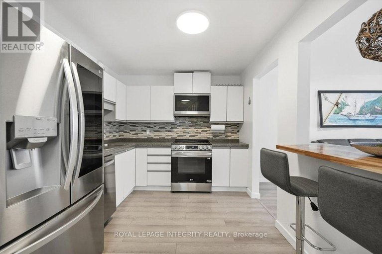 29606728/1985-woods-street/town-of-rockland/clarence-rockland/ontario/K4K1H7_5