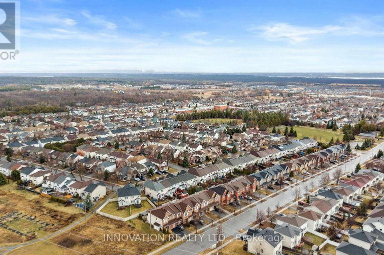 29615083/1287-klondike-road/morgans-grantsouth-march/ottawa/ontario/K2W1E2_47