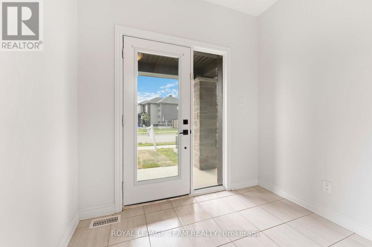 28647828/1010-brian-good-avenue/riverside-southgloucester-glen/ottawa/ontario/K4M0R3_2