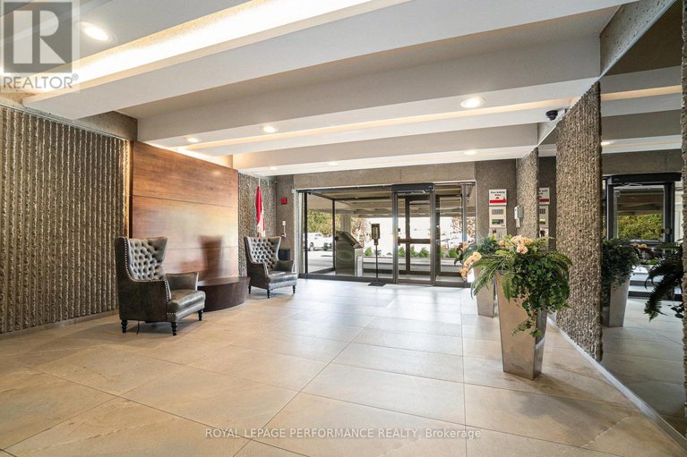 28976196/1508-1195-richmond-road/woodroffe/ottawa/ontario/K2B8E4_4