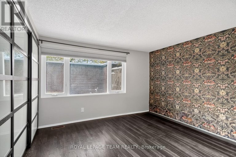 29376578/10-290-cathcart-street/lower-town/ottawa/ontario/K1N5C4_17