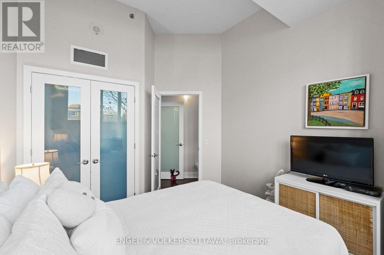 29084366/102-75-cleary-avenue/woodroffe/ottawa/ontario/K2A1R8_20