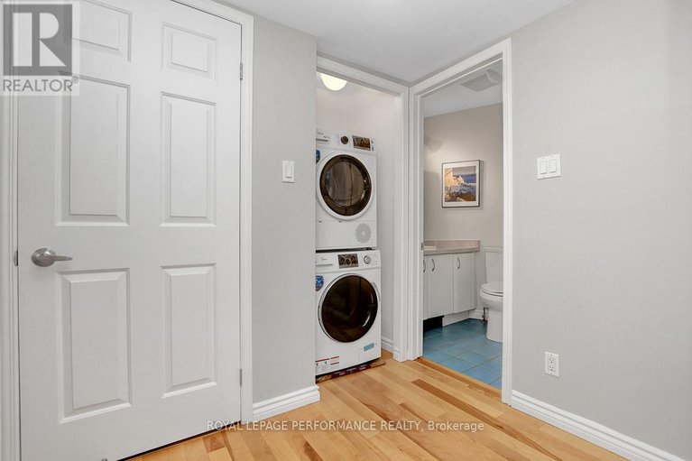 28841567/3-2-columbus-avenue/overbrook/ottawa/ontario/K1K1R3_29