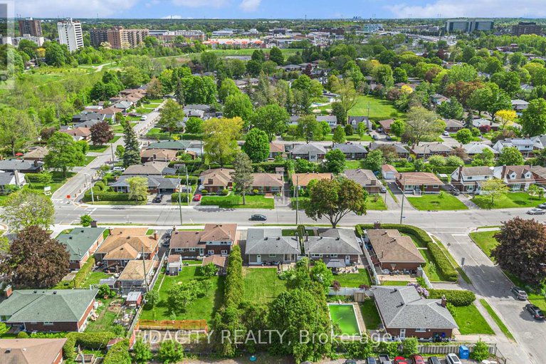 28372915/2147-iris-street/bel-air-park/ottawa/ontario/K2C1B4_25