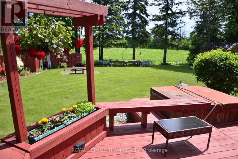 28426387/4951-hwy-31-bank-street-n/south-dundas-williamsburgh-twp/south-dundas/ontario/K0C2H0_31