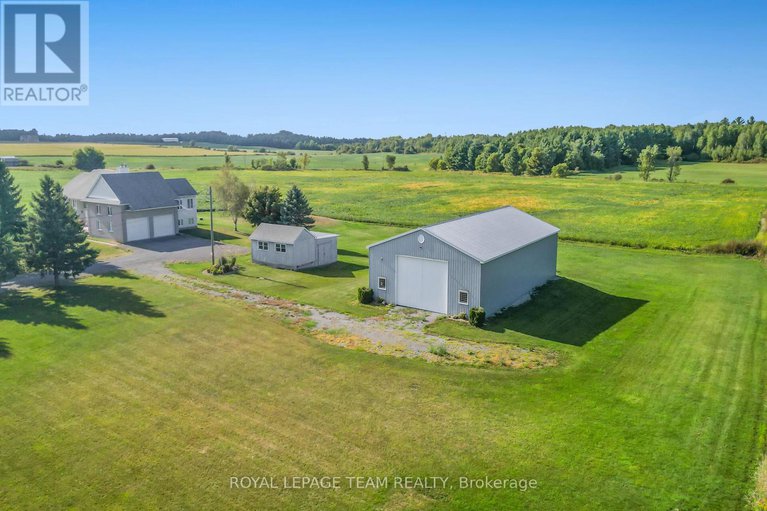 28816366/8665-russell-road/sarsfieldbearbrook/ottawa/ontario/K4B0J7_39