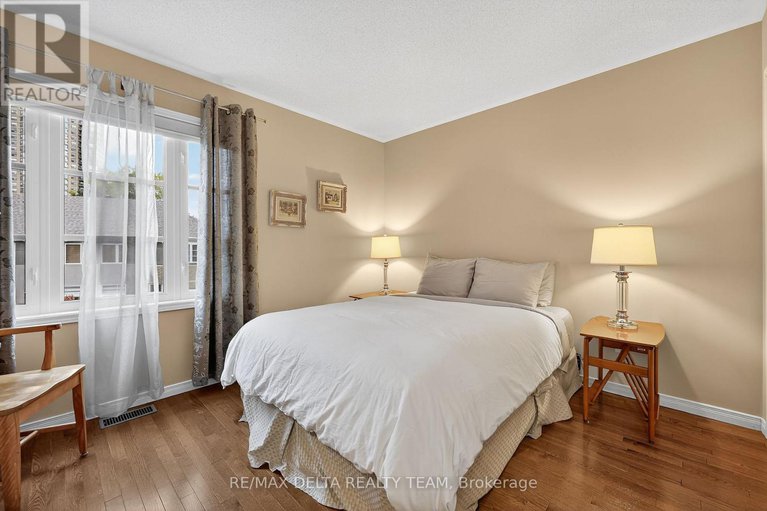 28970170/63-highwood-private/viscount-alexander-park/ottawa/ontario/K1K4X6_18
