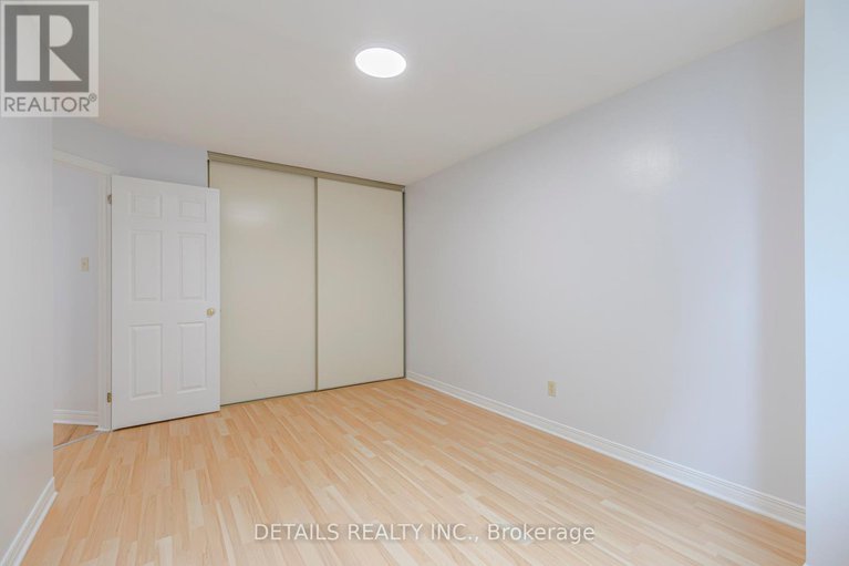 28436731/32-winnegreen-court-w/hunt-club-park/ottawa/ontario/K1G5S2_30