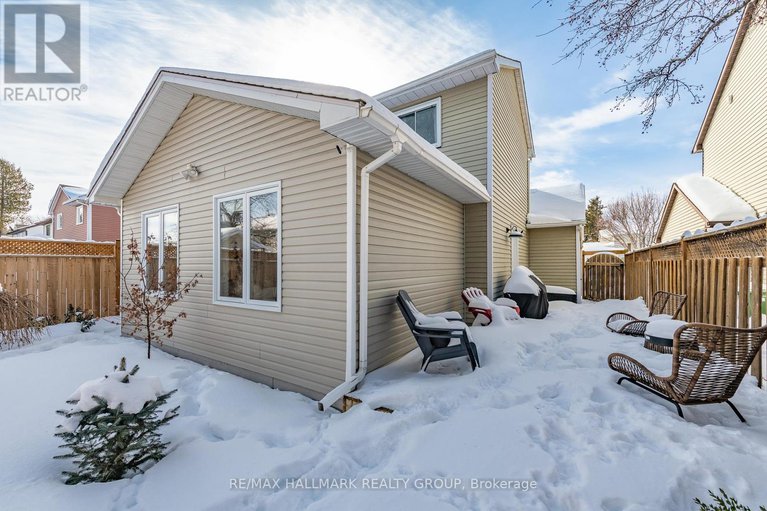 29349068/70-melanie-crescent/glencairnhazeldean/ottawa/ontario/K2L2J8_46