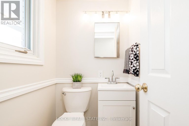 29239640/22-550-straby-avenue/overbrookcastle-heights/ottawa/ontario/K1K1H1_19