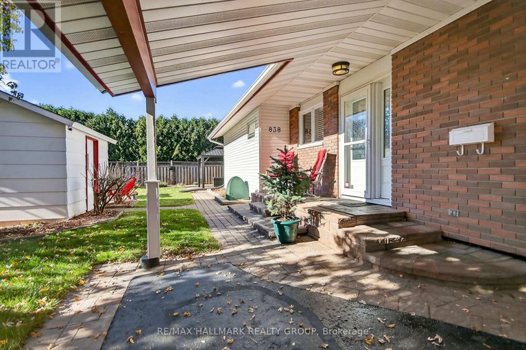 29053802/838-balsam-drive/chatelaine-village/ottawa/ontario/K1E1B7_4