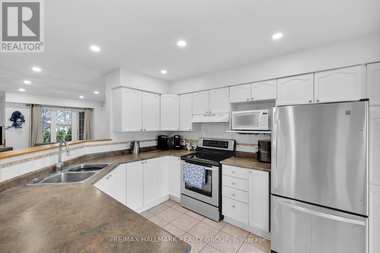 29246861/142-inverkip-avenue/hunt-club-parkgreenboro/ottawa/ontario/K1T4C3_24