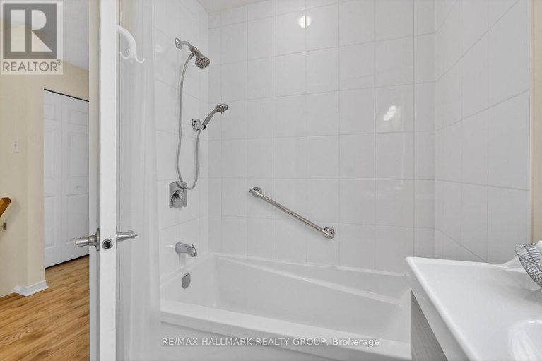 29413276/9-forsyth-lane/crystal-beach/ottawa/ontario/K2H9H1_37