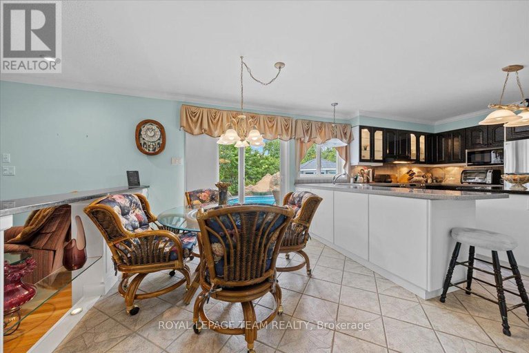 28487091/17-stonehedge-parkway/bayshore/ottawa/ontario/K2H8Z3_15
