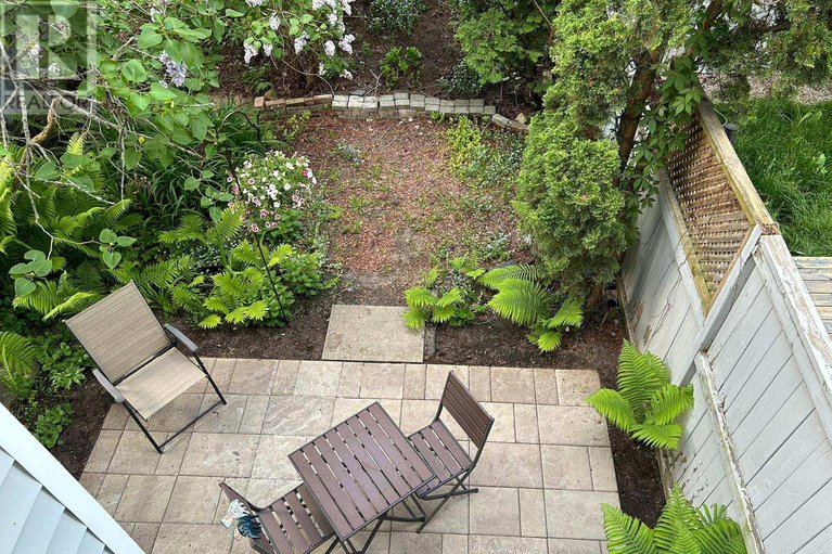 29447128/48-castlegreen-private/hunt-club-parkgreenboro/ottawa/ontario/K1T3N4_26