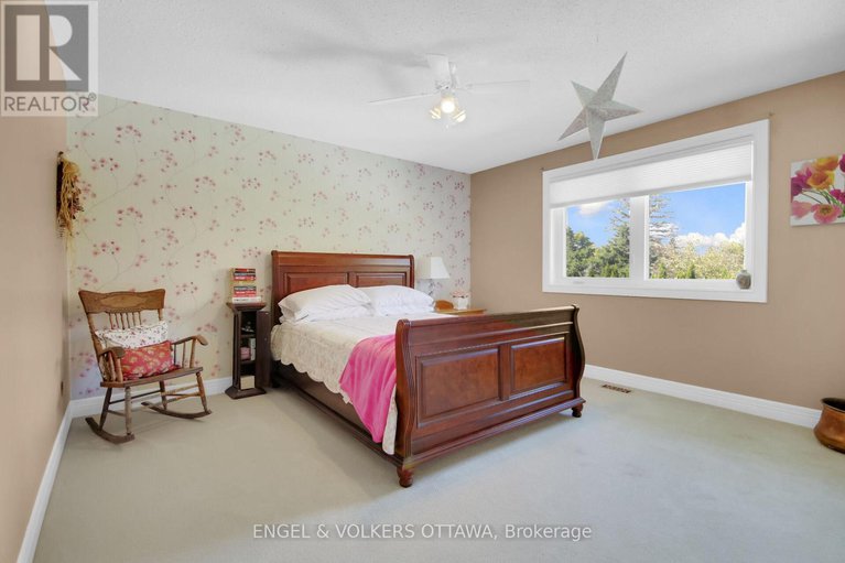 29119545/5593-whitewood-avenue-s/manotick-village-manotick-estates/ottawa/ontario/K4M1E1_18