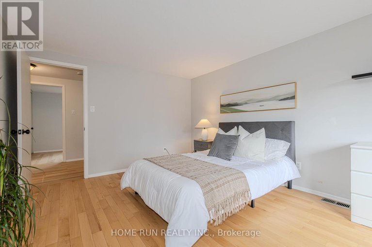 28636833/30-turret-court/glencairnhazeldean/ottawa/ontario/K2L2L1_23