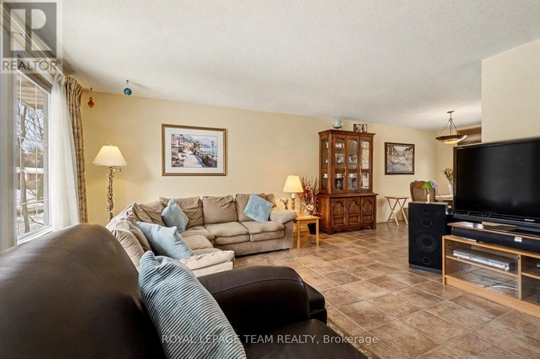 29674279/30-juniper-court/borden-farmstewart-farmcarleton-heightsparkwood-hills/ottawa/ontario/K2E5M6_6