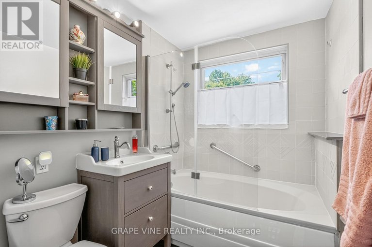 28768922/65-bristol-avenue/old-ottawa-southrideau-gardens/ottawa/ontario/K1S1P8_17