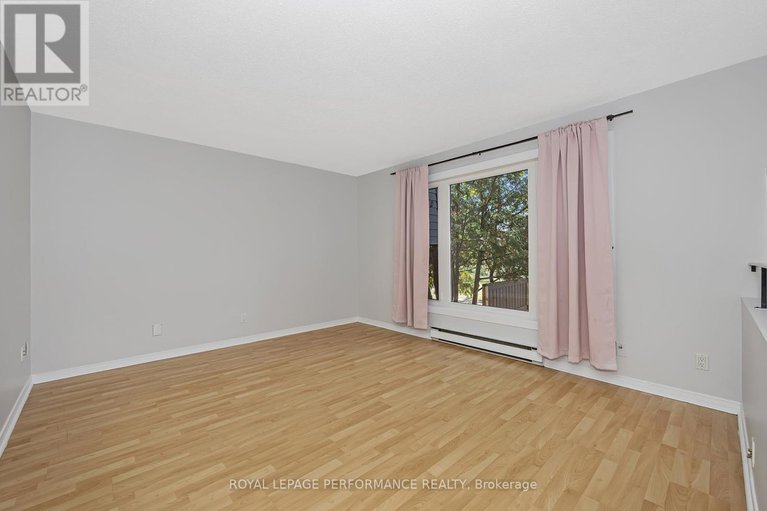 28997579/84-1317-marigold-crescent/pineview/ottawa/ontario/K1B5E7_6