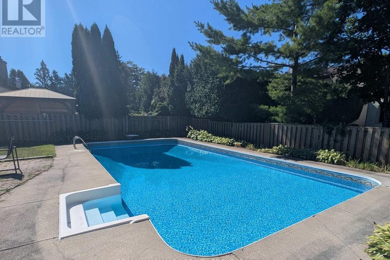 29645629/6033-meadowglen-drive/chapel-hill/ottawa/ontario/K1C5V4_35