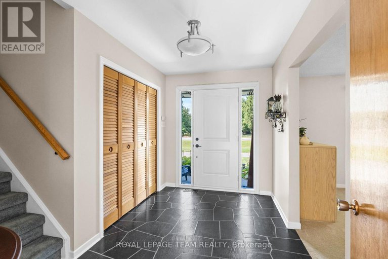 28889906/1640-century-road-e/manotick-south-to-roger-stevens/ottawa/ontario/K0A2E0_4