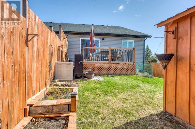 28222436/301-napier-court-nw/almonte/mississippi-mills/ontario/K0A1A0_20