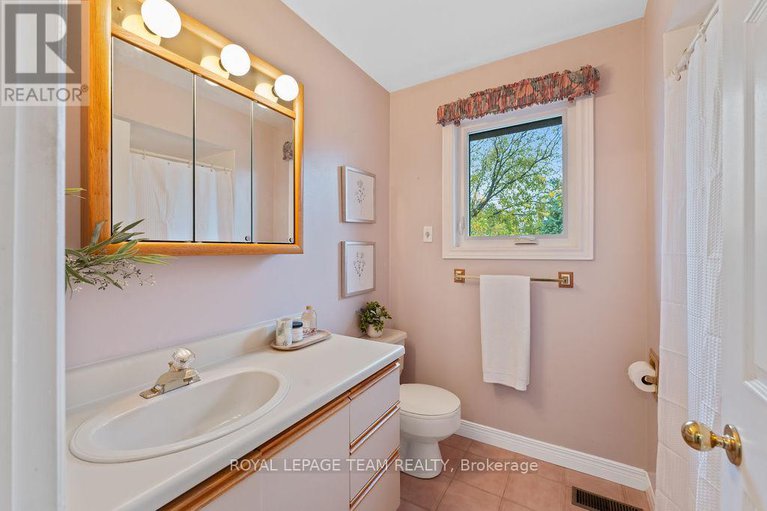 29015991/2684-violet-street/britannia/ottawa/ontario/K2B6X2_31