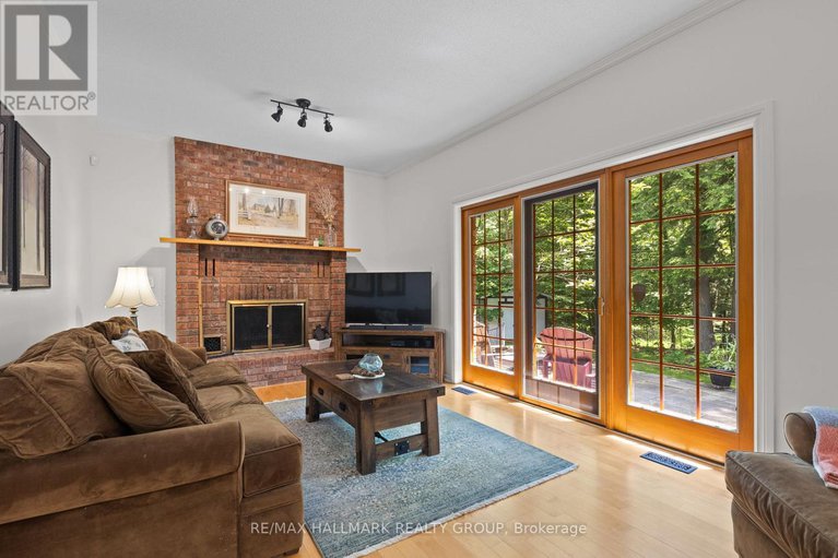 28509464/6431-clingin-lane/manotick-south-to-roger-stevens/ottawa/ontario/K4M1B3_10