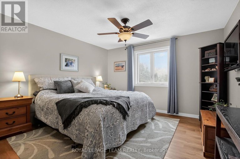 29556063/44-ballantrae-way/glencairnhazeldean/ottawa/ontario/K2L1N5_15