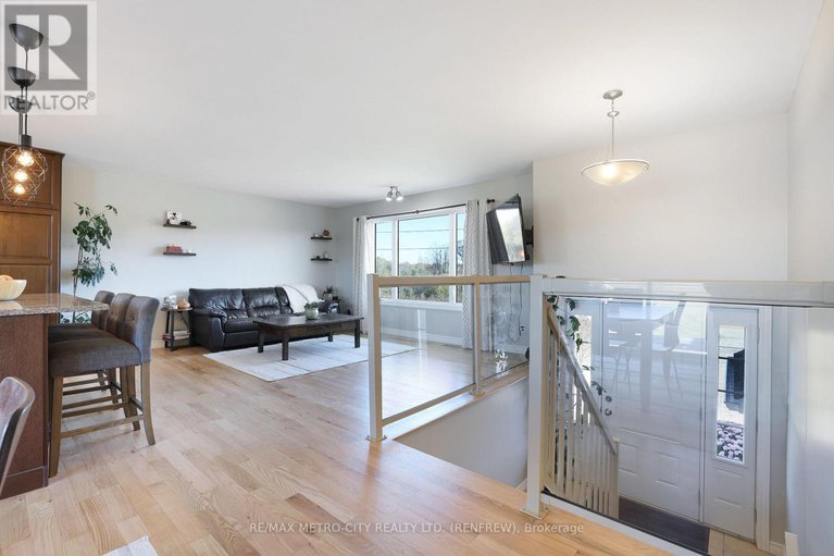 29436499/2431-eady-road/horton-twp/horton/ontario/K7V3Z6_6