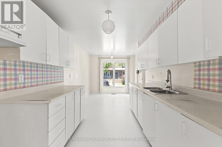 28586632/55-river-garden-private/mooneys-bayriverside-park/ottawa/ontario/K1V1M8_13