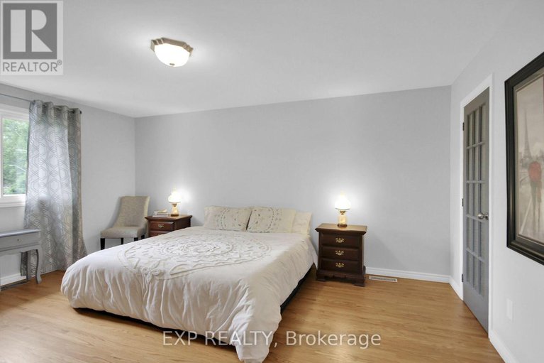 28340674/2001-neepawa-avenue/carlingwood/ottawa/ontario/K2A3L4_28