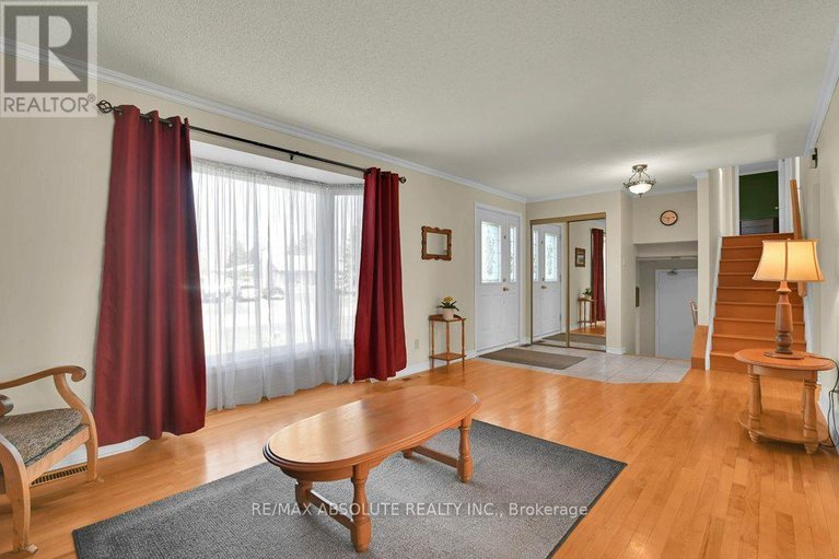 29665092/535-gascon-street/village-of-russell/russell/ontario/K4R1C6_6