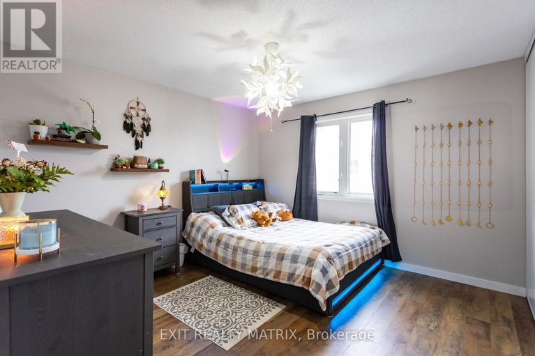 28414498/221-hillpark-high-street/mer-bleuebradley-estatesanderson-park/ottawa/ontario/K1W0B5_27