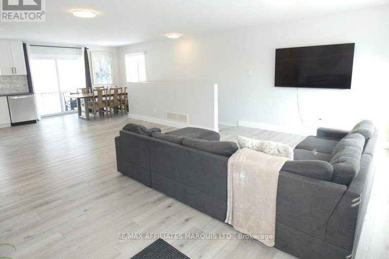 29444541/6769-st-polycarp-street/moose-creek/north-stormont/ontario/K0C1W0_10