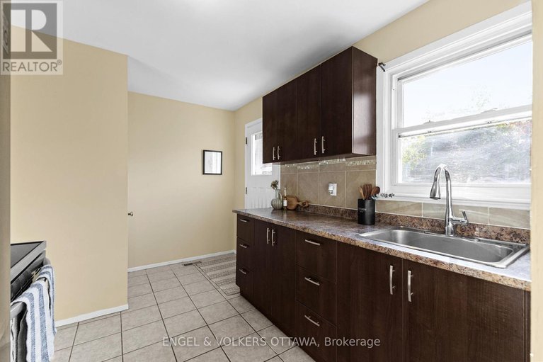 28992406/838-borthwick-avenue/castle-heightsrideau-high/ottawa/ontario/K1K2M8_12