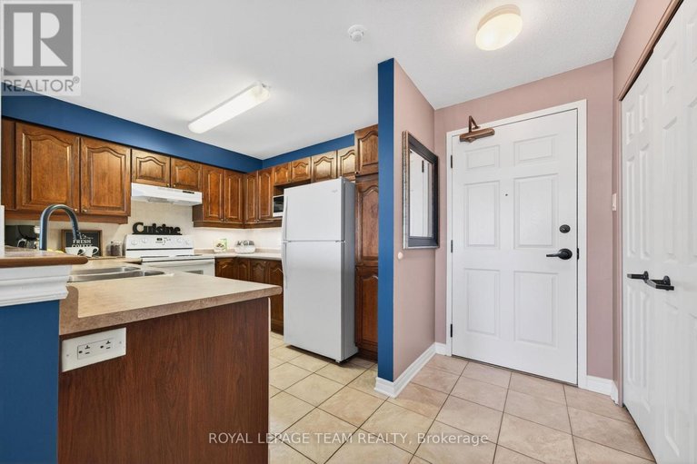 29651493/811-120-grant-carman-drive/mooneys-bayrevelstoke/ottawa/ontario/K2E1C8_15