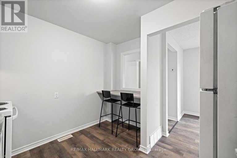 29300116/1083-millwood-court/convent-glen-north/ottawa/ontario/K1C3E9_7