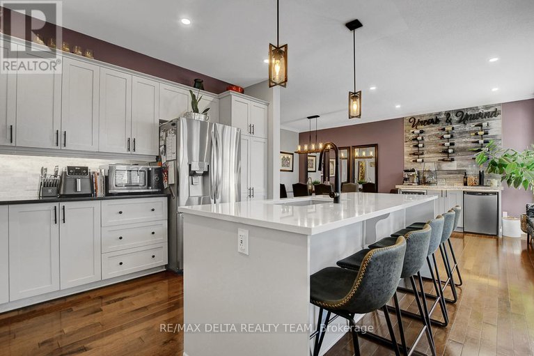 29035713/1916-montmere-avenue/notting-hillsummerside/ottawa/ontario/K4A0E7_18