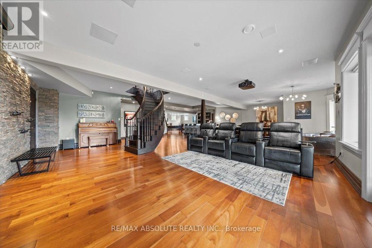 28246473/124-biltmore-crescent/btwn-franktown-rd-fallowfield-rd/ottawa/ontario/K2S2C6_36
