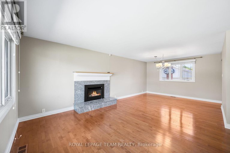 28386373/3-millbrook-crescent/city-viewskylinefisher-heightsparkwood-hills/ottawa/ontario/K2E5B6_5